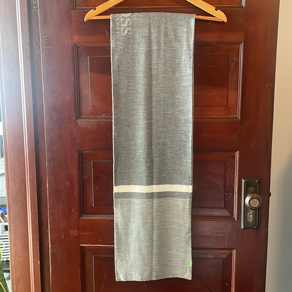 🩶BOSS Hugo Boss 2 tone grey Scarf - Picture 4 of 10